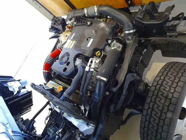 エンジンルーム|いすゞ エルフ TRG-NLR85AN(2WD)の写真33