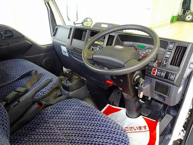AC　PS　PW　SRS　ABS　キーレス　左電格ミラー/ヒーター　Bluetooth　ETC　ルームミラー式バックモニター　アドブルー　フロアAT　2ペダル|日産 アトラス 2RG-AHS88A(4WD)の写真5
