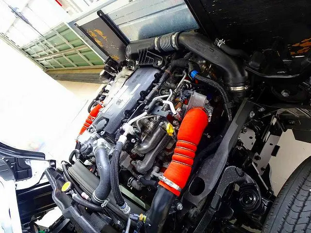 エンジンルーム|日産 アトラス 2RG-AHS88A(4WD)の写真34