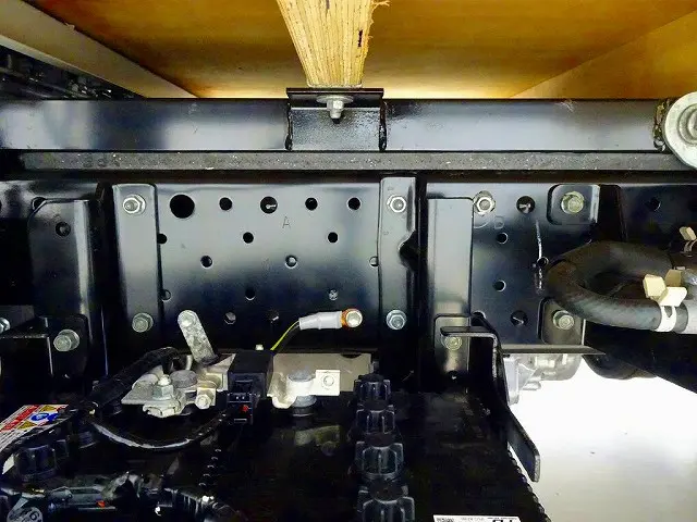 燃料タンク50L　シャーシは 錆止め/マフラー塗装 仕上げに力を入れています。|日産 アトラス 2RG-AHS88A(4WD)の写真35