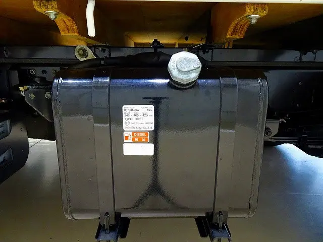 燃料タンク50L　シャーシは 錆止め/マフラー塗装 仕上げに力を入れています。|日産 アトラス 2RG-AHS88A(4WD)の写真36