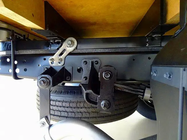 燃料タンク50L　シャーシは 錆止め/マフラー塗装 仕上げに力を入れています。|日産 アトラス 2RG-AHS88A(4WD)の写真43