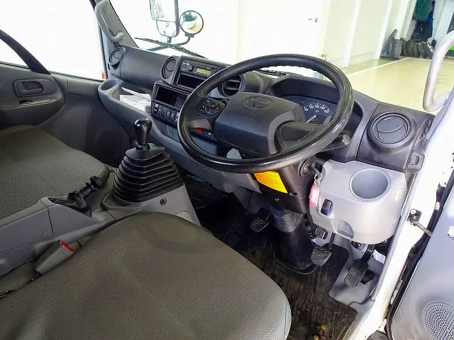 トヨタ ダイナ 2KG-XZU675(4WD)の写真5