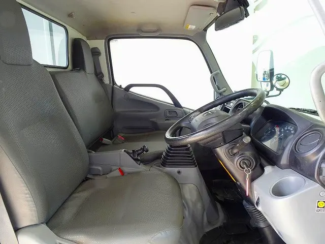 トヨタ ダイナ 2KG-XZU675(4WD)の写真6