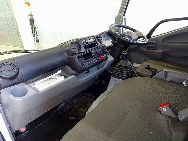 トヨタ ダイナ 2KG-XZU675(4WD)の写真7