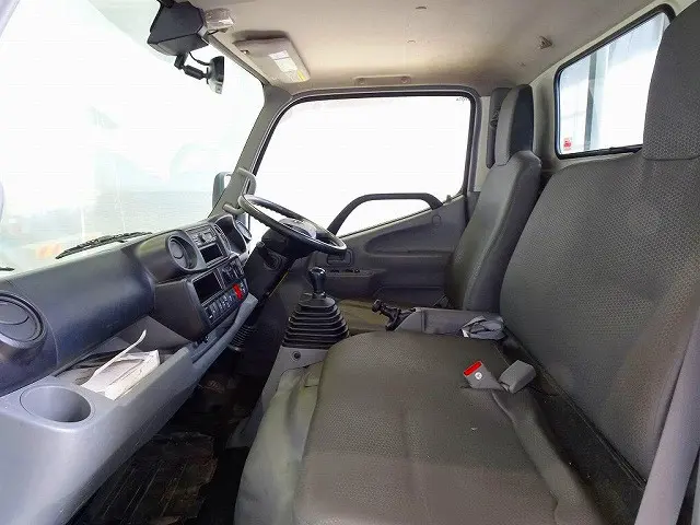 トヨタ ダイナ 2KG-XZU675(4WD)の写真8