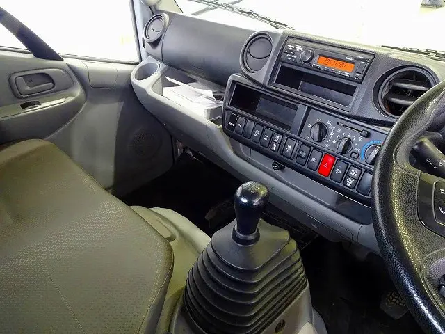 トヨタ ダイナ 2KG-XZU675(4WD)の写真9