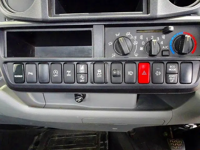 トヨタ ダイナ 2KG-XZU675(4WD)の写真12