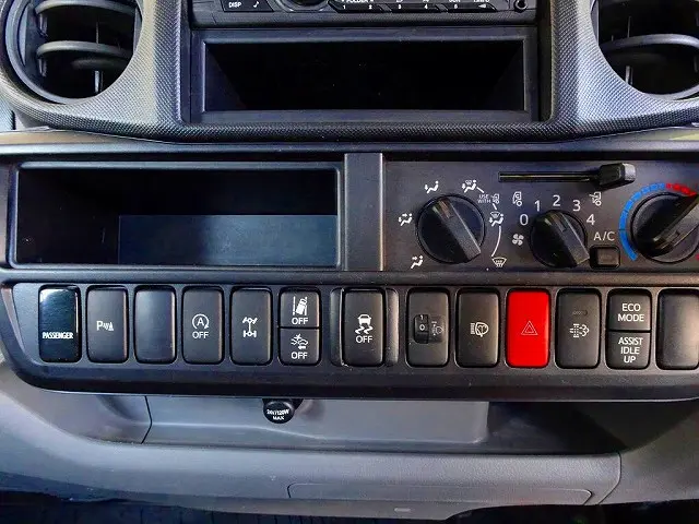 トヨタ ダイナ 2KG-XZU675(4WD)の写真12