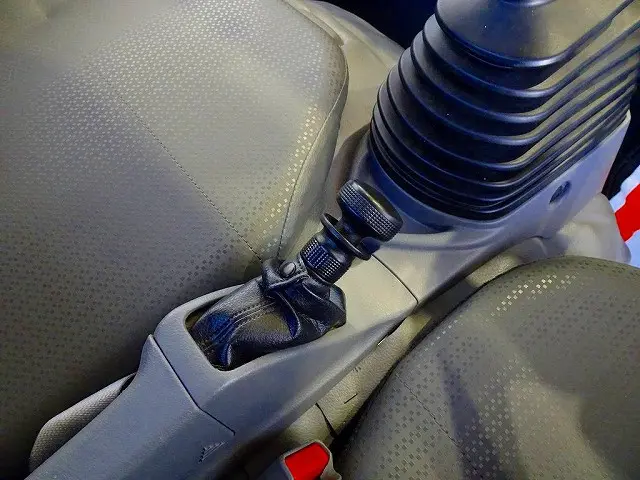 電動パーキングブレーキ|トヨタ ダイナ 2KG-XZU675(4WD)の写真14