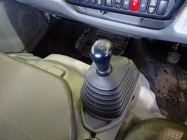 トヨタ ダイナ 2KG-XZU675(4WD)の写真15