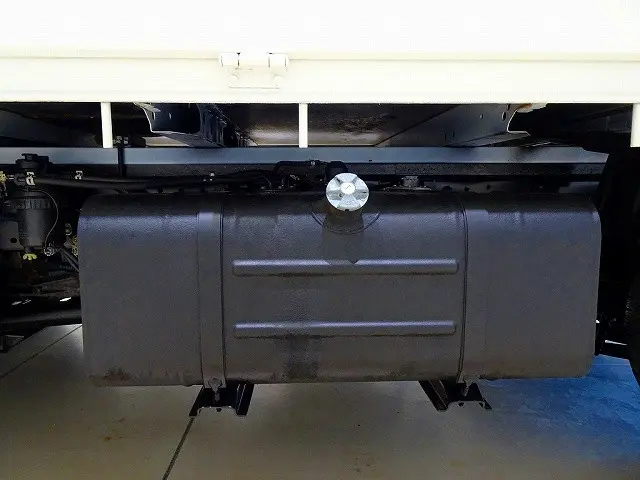 燃料タンク80L　※スペアタイヤ取付部無し|トヨタ ダイナ 2KG-XZU675(4WD)の写真36