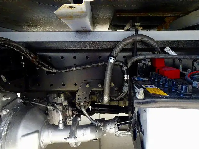 シャーシは 錆止め/マフラー塗装 仕上げに力を入れています。|トヨタ ダイナ 2KG-XZU675(4WD)の写真41