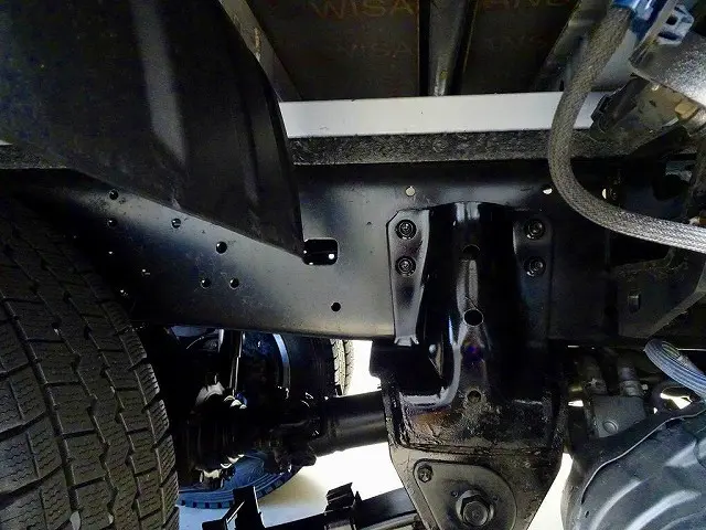 シャーシは 錆止め/マフラー塗装 仕上げに力を入れています。|トヨタ ダイナ 2KG-XZU675(4WD)の写真42