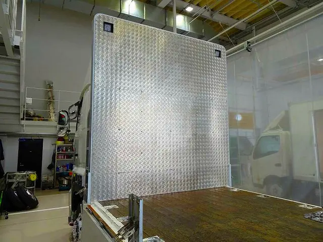 荷台内寸:955×240×38 山田車体工業 七方開 アルミアオリ 支柱脱着可 ステンレスヒンジ 床フック15対 落とし込みフック9対 前立てアルミ縞鋼板張り/LED作業灯2個|日野 プロフィア 2DG-FW1EHJ(8x4)の写真24
