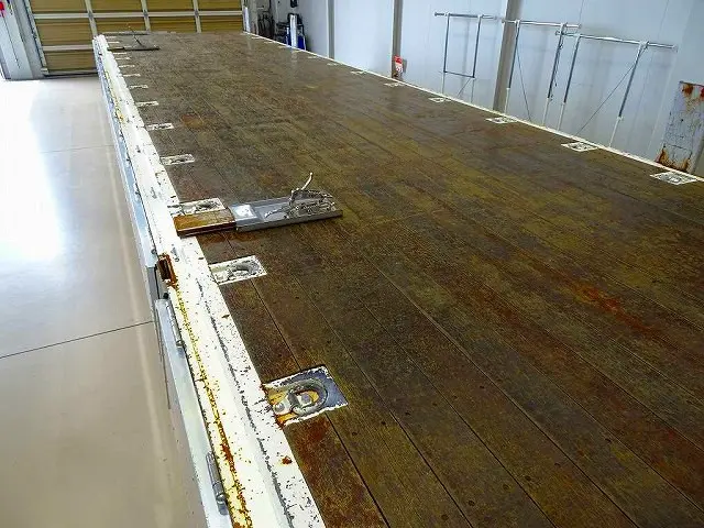荷台内寸:955×240×38 山田車体工業 七方開 アルミアオリ 支柱脱着可 ステンレスヒンジ 床フック15対 落とし込みフック9対 前立てアルミ縞鋼板張り/LED作業灯2個|日野 プロフィア 2DG-FW1EHJ(8x4)の写真27