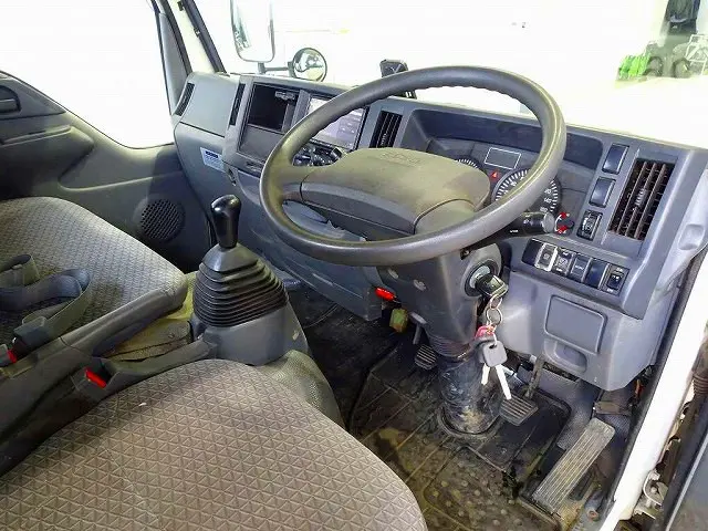 いすゞ エルフ TRG-NHS85A(4WD)の写真5