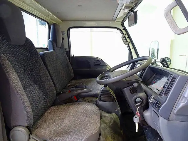 いすゞ エルフ TRG-NHS85A(4WD)の写真6