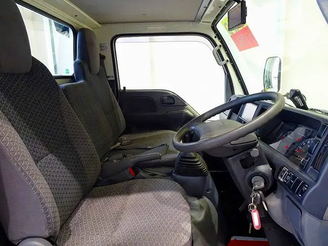 AC PS PW SRS ABS キーレス 左電格ミラー 社外メモリーナビ/Bluetooth(NR-MZ005) ETC バックモニター ターボ 坂道発進補助装置 アイドリングストップ モービルアイ|いすゞ エルフ TRG-NHS85A(4WD)の写真6