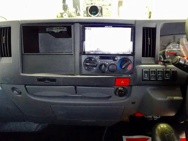 AC PS PW SRS ABS キーレス 左電格ミラー 社外メモリーナビ/Bluetooth(NR-MZ005) ETC バックモニター ターボ 坂道発進補助装置 アイドリングストップ モービルアイ|いすゞ エルフ TRG-NHS85A(4WD)の写真10
