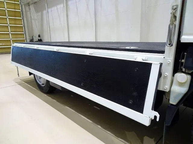 荷台内寸:310×162×36 三方開 床板二重張り 床埋め込みフック3対 リアアオリチェーン2個 鳥居左右LED作業灯2個|いすゞ エルフ TRG-NHS85A(4WD)の写真27