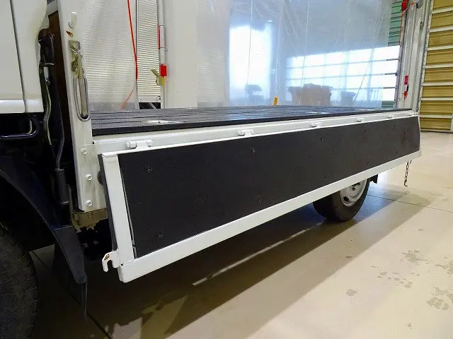 荷台内寸:310×162×36 三方開 床板二重張り 床埋め込みフック3対 リアアオリチェーン2個 鳥居左右LED作業灯2個|いすゞ エルフ TRG-NHS85A(4WD)の写真29