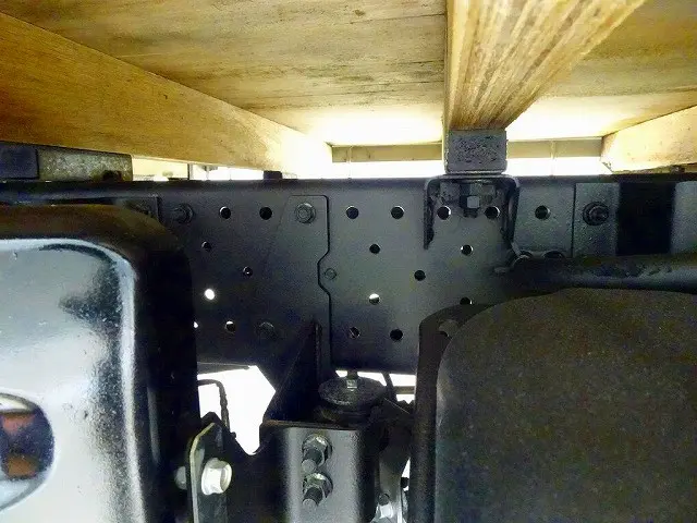 燃料タンク63L タイヤ止め2個 シャーシは 錆止め/マフラー塗装 仕上げに力を入れています。|いすゞ エルフ TRG-NHS85A(4WD)の写真42