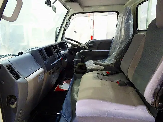 AC　PS　PW　SRS　ABS　キーレス　左電格ミラー　AM/FMラジオ　ETC　ドラレコ　ターボ　排気ブレーキ　HSA　アイドリングストップ　フォグランプ　ASR|いすゞ エルフ TRG-NJR85A(2WD)の写真8