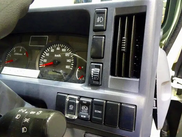 いすゞ エルフ TRG-NJR85A(2WD)の写真16