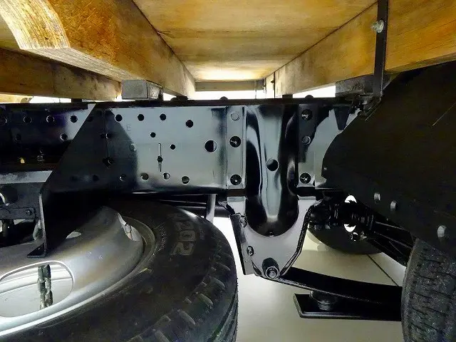 燃料タンク75L　シャーシは 錆止め/マフラー塗装 仕上げに力を入れています。|いすゞ エルフ TRG-NJR85A(2WD)の写真34