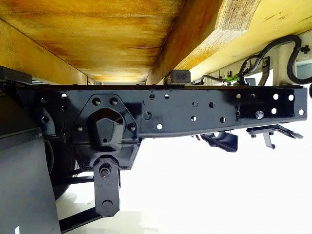 燃料タンク75L　シャーシは 錆止め/マフラー塗装 仕上げに力を入れています。|いすゞ エルフ TRG-NJR85A(2WD)の写真35