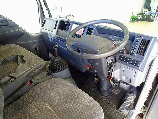 いすゞ エルフ TRG-NHS85A(4WD)の写真5