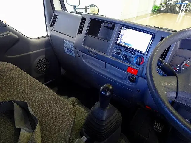 いすゞ エルフ TRG-NHS85A(4WD)の写真9