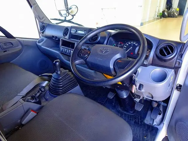 トヨタ ダイナ 2RG-XZU605(2WD)の写真5