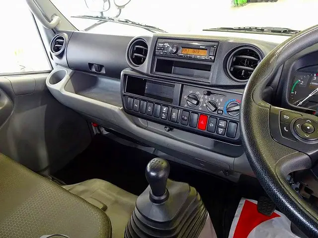 AC PS PW SRS ABS 集中ドアロック Bluetooth ルームミラー式バックモニター ターボ 車線逸脱警報装置 衝突被害軽減ブレーキ フロア6MT|トヨタ ダイナ 2RG-XZU605(2WD)の写真9