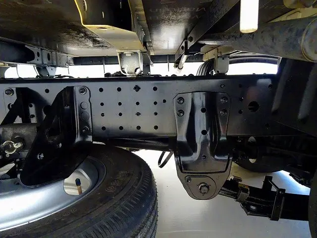 シャーシは 錆止め/マフラー塗装 仕上げに力を入れています。|トヨタ ダイナ 2RG-XZU605(2WD)の写真35