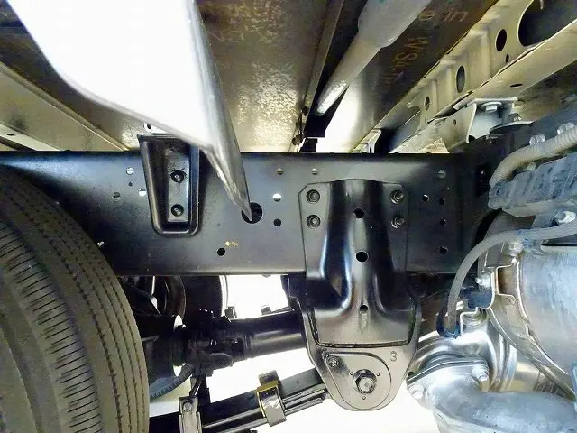 シャーシは 錆止め/マフラー塗装 仕上げに力を入れています。|トヨタ ダイナ 2RG-XZU605(2WD)の写真40