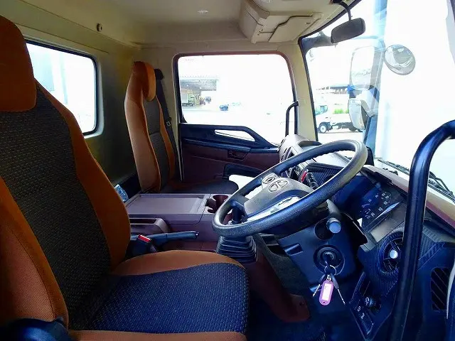 日野 レンジャー 2PG-FC2ABA(2WD)の写真6
