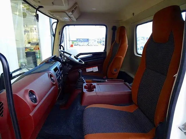 日野 レンジャー 2PG-FC2ABA(2WD)の写真9