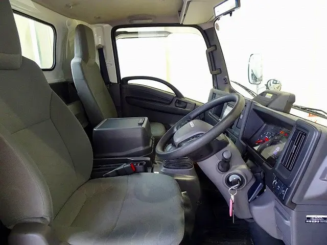 いすゞ エルフ 2RG-NPR88AC(2WD)の写真6