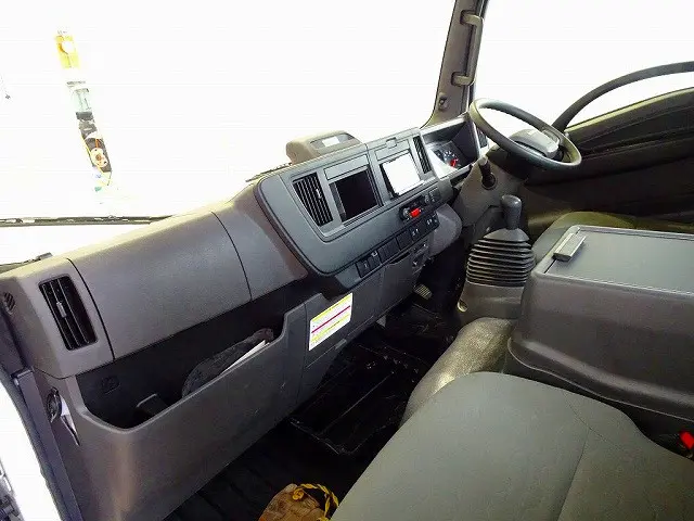 いすゞ エルフ 2RG-NPR88AC(2WD)の写真8