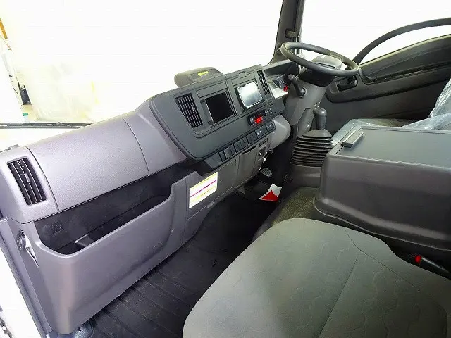 オートAC　PS　PW　SRS　ABS　キーレス　左電格ミラー/ヒーター　社外メモリーナビ/フルセグTV/DVD/Bluetooth(CN-HE02D)　ETC2.0　バックモニター　フロア6MT|いすゞ エルフ 2RG-NPR88AC(2WD)の写真8