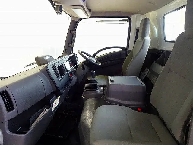 いすゞ エルフ 2RG-NPR88AC(2WD)の写真9