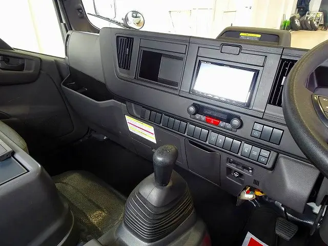 オートAC　PS　PW　SRS　ABS　キーレス　左電格ミラー/ヒーター　社外メモリーナビ/フルセグTV/DVD/Bluetooth(CN-HE02D)　ETC2.0　バックモニター　フロア6MT|いすゞ エルフ 2RG-NPR88AC(2WD)の写真10