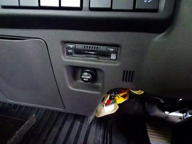 いすゞ エルフ 2RG-NPR88AC(2WD)の写真15
