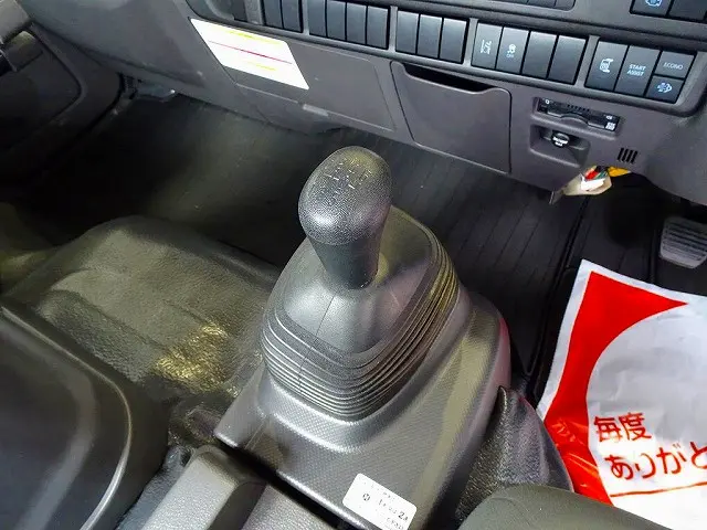 フロア6MT|いすゞ エルフ 2RG-NPR88AC(2WD)の写真18