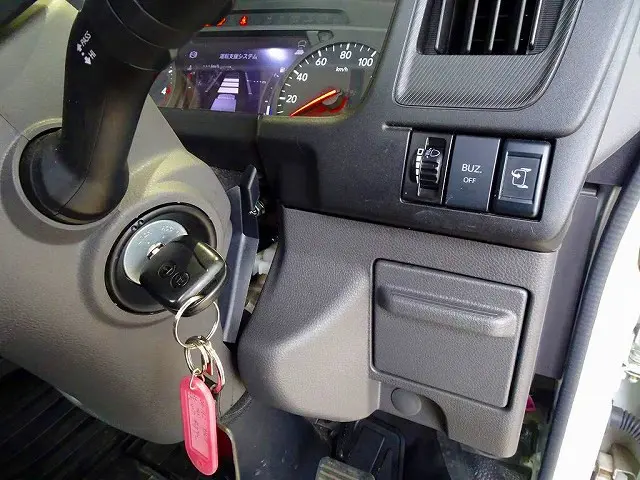 いすゞ エルフ 2RG-NPR88AC(2WD)の写真21