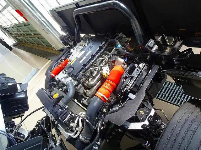 エンジンルーム|いすゞ エルフ 2RG-NPR88AC(2WD)の写真37