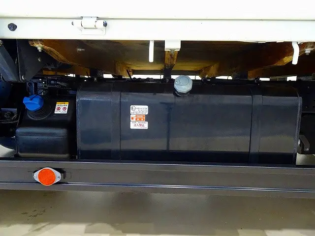 アドブルー　燃料タンク100L|いすゞ エルフ 2RG-NPR88AC(2WD)の写真45