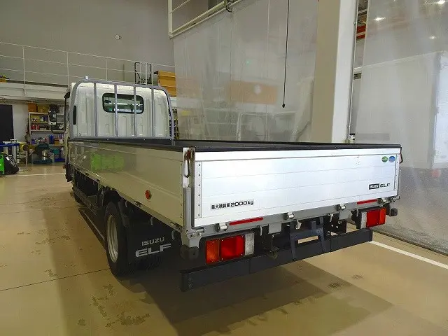 いすゞ エルフ TRG-NLR85AR(2WD)の写真4